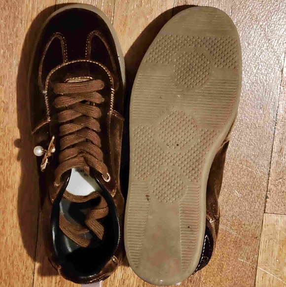 Women's Steve Madden Brown Velvet Sneakers, Size 8 1/2 - Picture 2 of 4